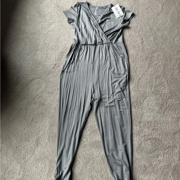 Latched Mama Play All Day Nursing Jumpsuit Romper - Picture 5 of 5